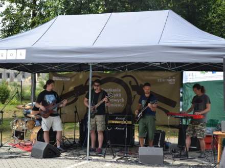 zabytkowe motocykle w parku